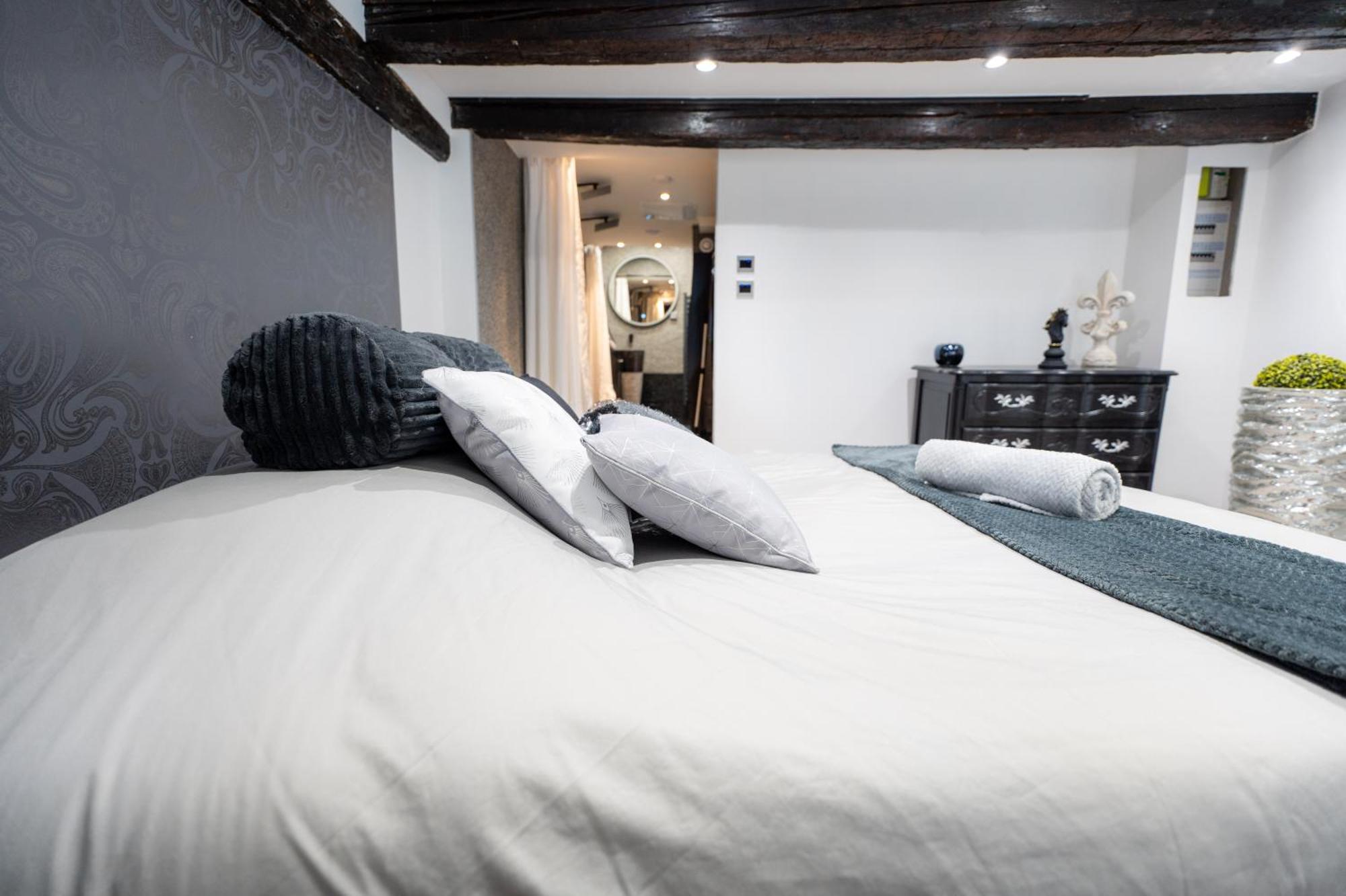 Appartement Des Chevaliers - Designed By C.M Селеста Экстерьер фото